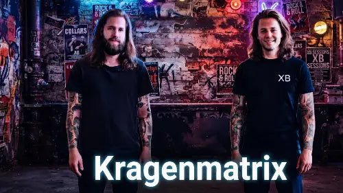 Rockiger Mann mit leicht ausgeleiertem Kragen und Standard-T-Shirt steht neben Mann mit Premium Rock T-Shirt von XB aus 100 % gekämmter Baumwolle im Vergleich der Kragen-Matrix.