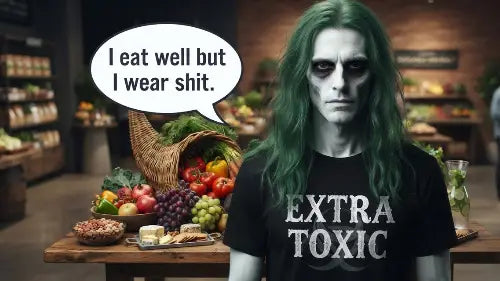 Kranker Rocker mit Toxic-Shirt steht vor Obst-Buffet und sagt (fiktiv) - I eat well but I wear shit.