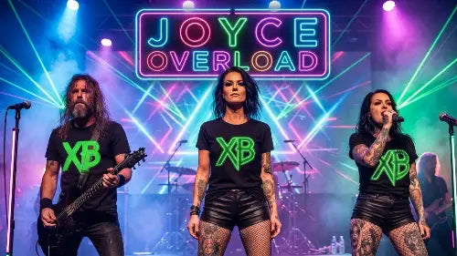 XXCESSIVEBLACK Blog: Grafische Darstellung des Phänomens Joyce Overload mit Band auf einer neonbeleuchteten Bühne mit XB-Logos.