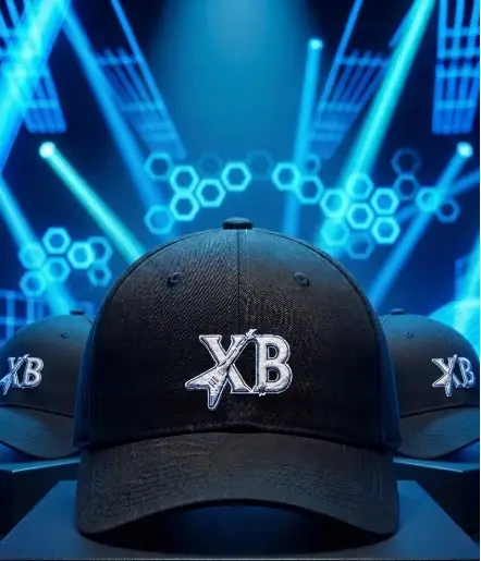 Schwarzes Premium Rock Cap von XB mit hochwertigem Stick-Design.