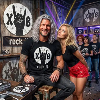 Rockstar trägt bei Autogrammstunde Premium Rock T-Shirt mit hochwertigem Typocore Design.