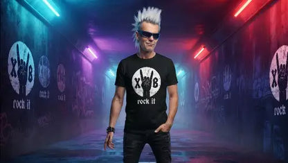 Rockiger Typ in Tunnel trägt schwarzes Premium Rock T-Shirt mit hochwertigem Hand-XB-Design aus Öko-Tex zertifizierten Farben in einer Grammatur von 185g/m².