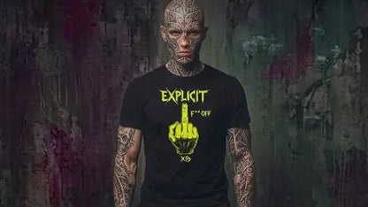 Skinhead trägt hochwertiges Premium Rock T-Shirt aus 100 % gekämmter Baumwolle mit einer Grammatur von 185g/m² und komplexem Stinky-Finger Design aus Öko-Tex zertifizierten Farben.