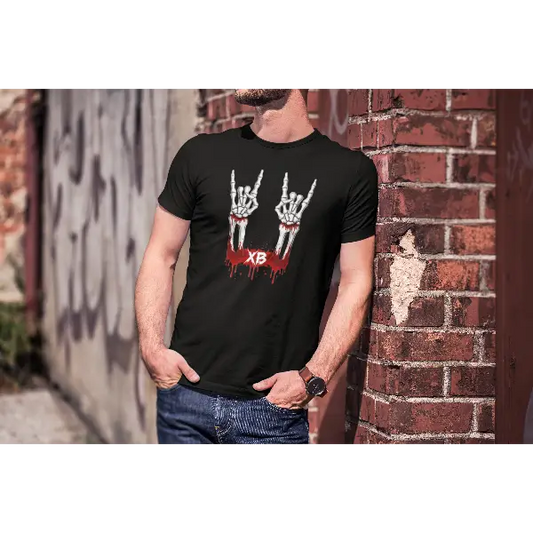 Mann trägt ein Rock T-Shirt für Männer mit Skull-Finger Design.