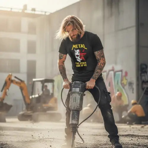 Mann auf Baustelle trägt Premium Rock T-Shirt für Männer mit Skull-Stern-Design.